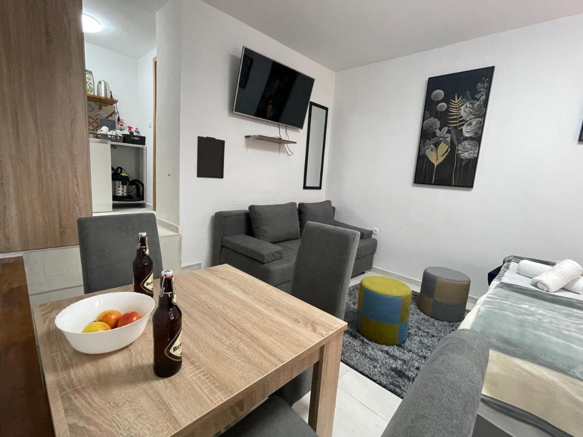 Old Town Bridge Apartment *