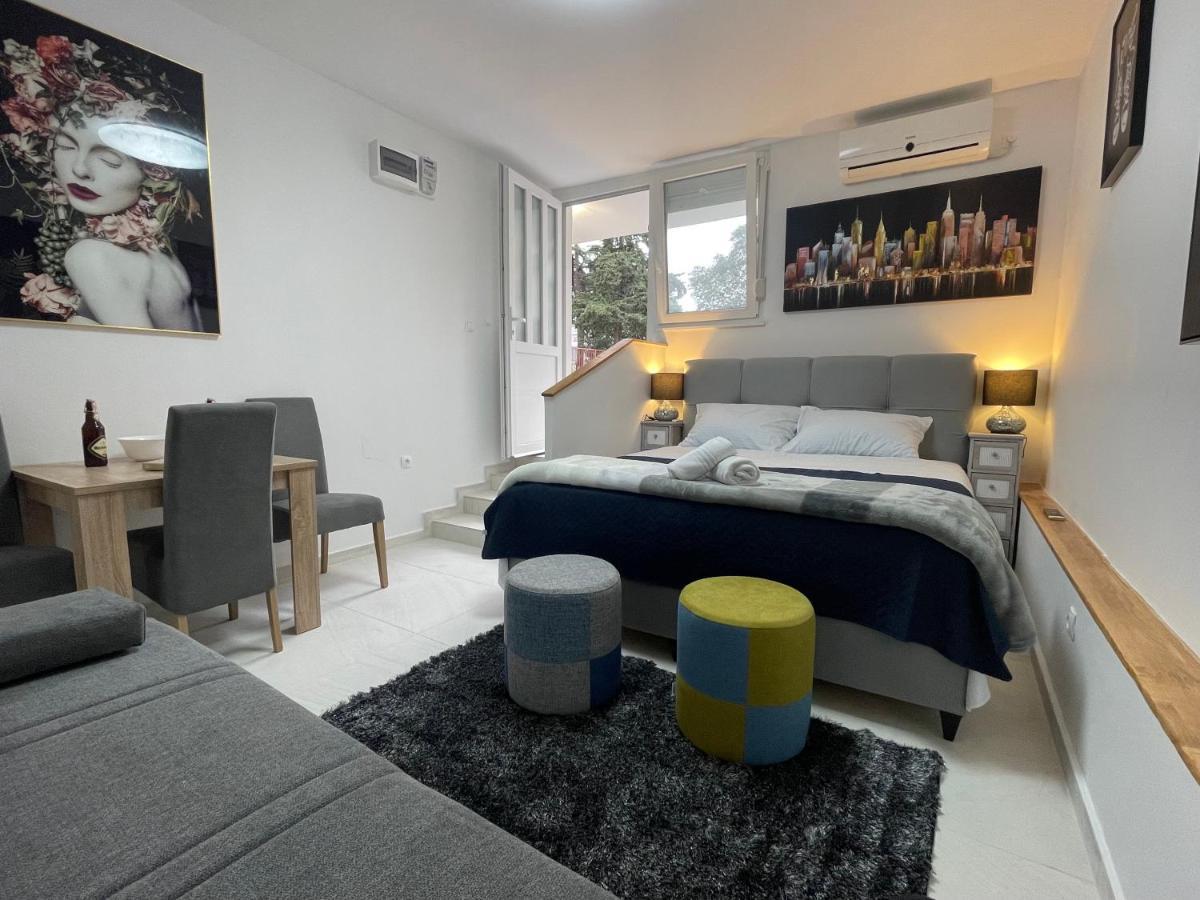 Old Town Bridge Apartment *